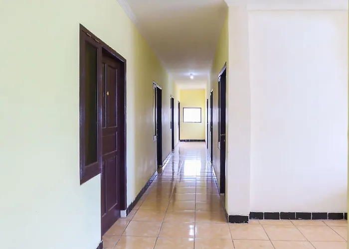 Oyo Life 2590 Kost Assirot Hotel Jakarta